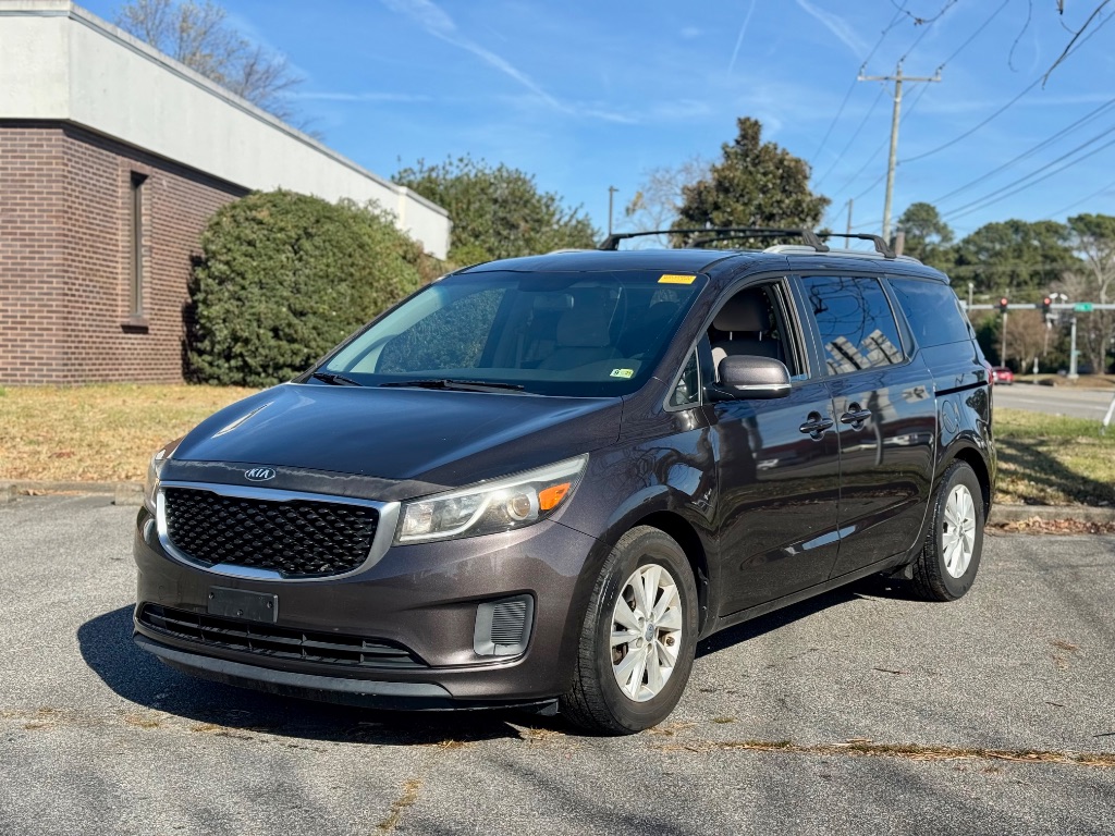 2016 Kia Sedona LX's photo