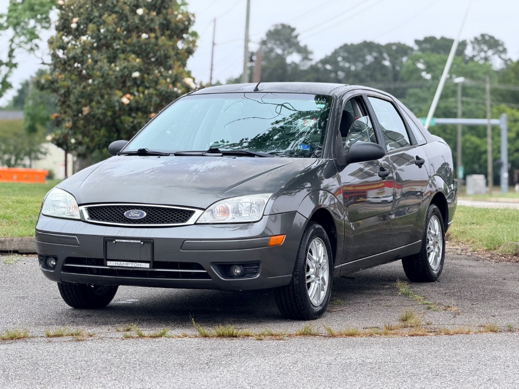 2007 Ford Focus ZX4 SE's photo