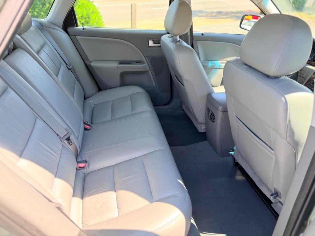 2007 Ford Five Hundred SEL - Photo 18