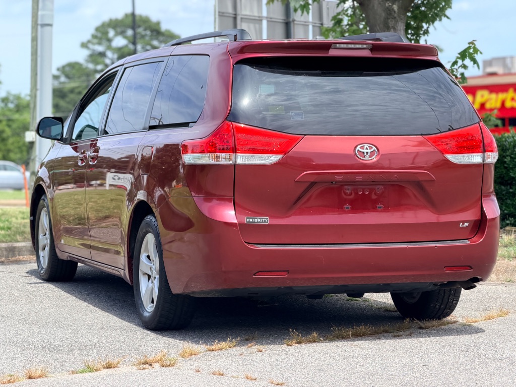 2011 Toyota Sienna LE - Photo 19