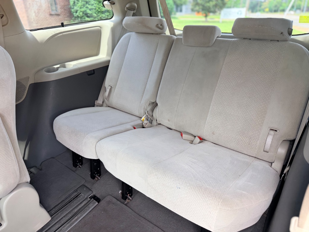 2011 Toyota Sienna LE - Photo 13