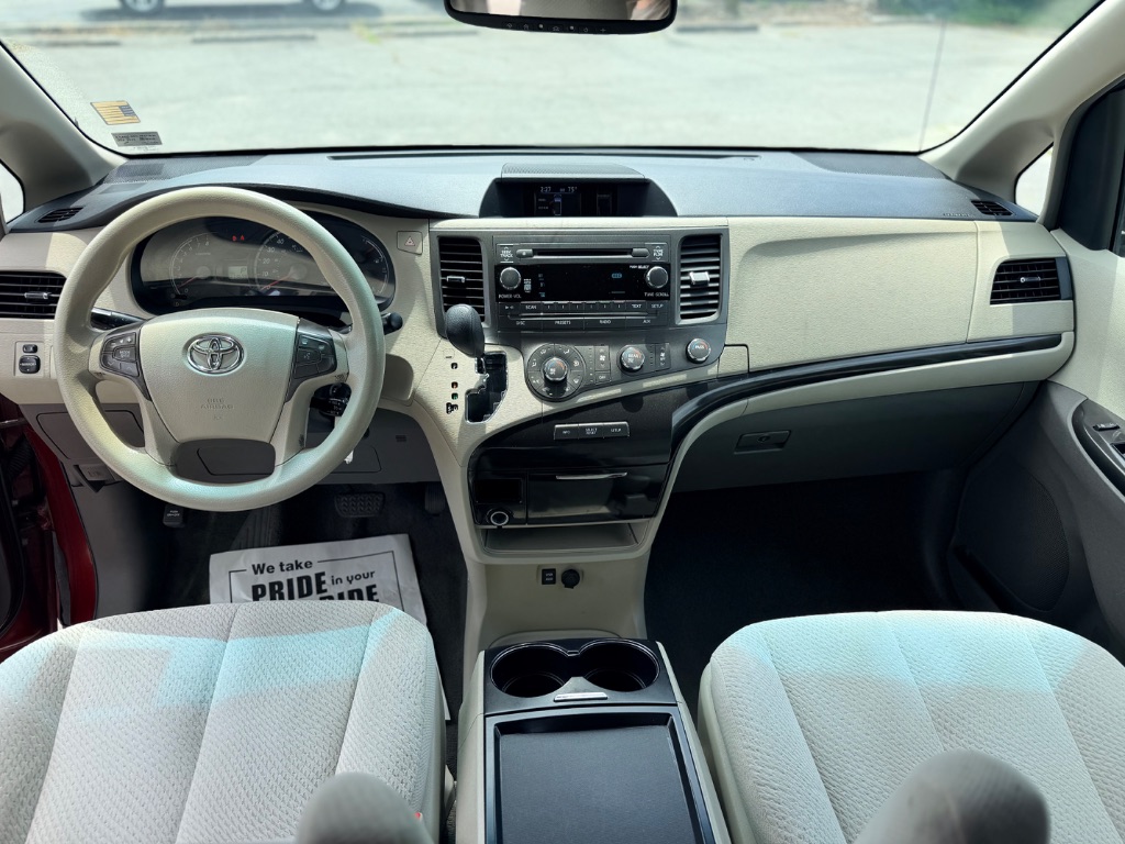 2011 Toyota Sienna LE - Photo 7
