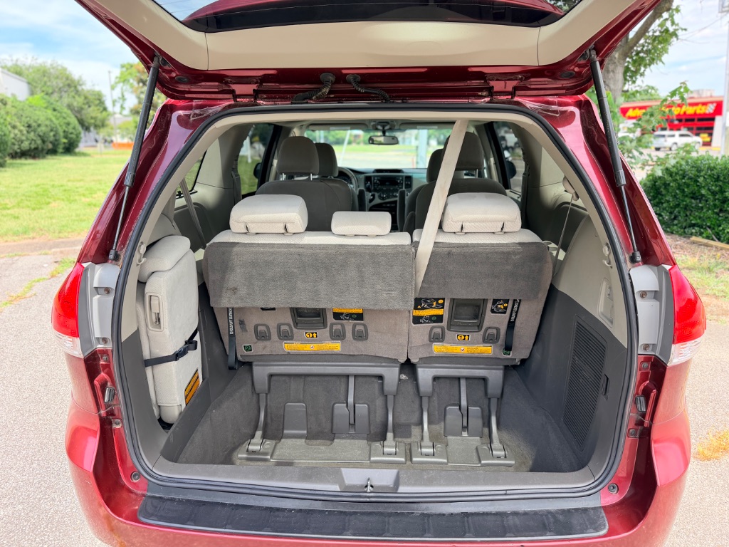 2011 Toyota Sienna LE - Photo 20