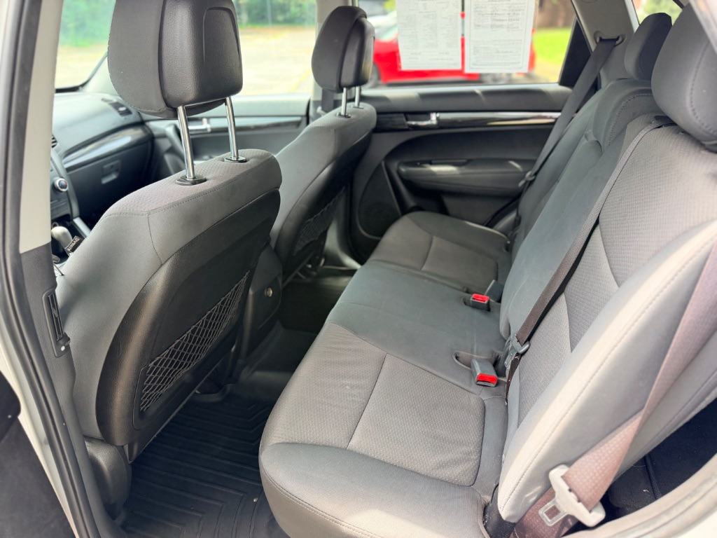 2013 Kia Sorento LX - Photo 14
