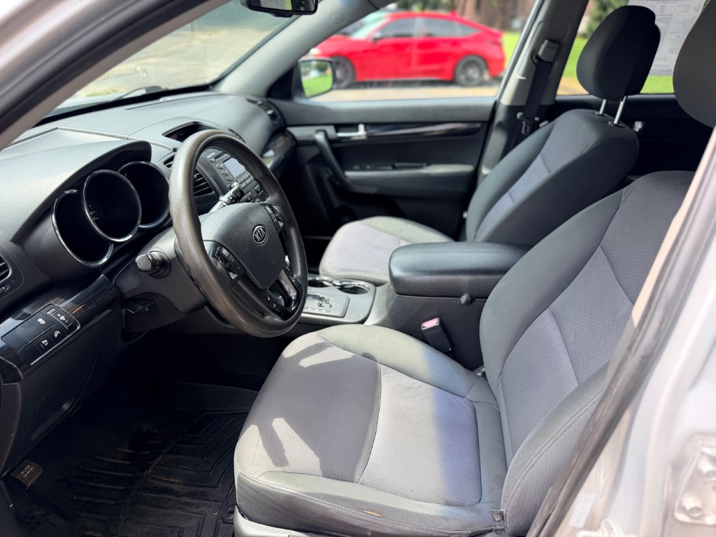 2013 Kia Sorento LX - Photo 9