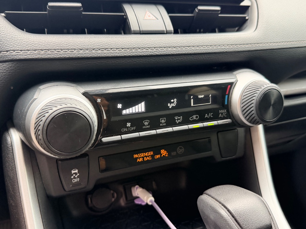 2021 Toyota RAV4 LE - Photo 14