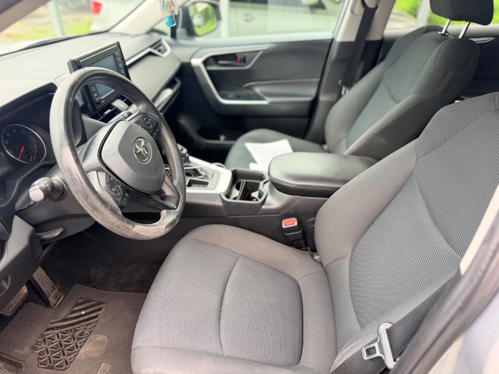 2021 Toyota RAV4 LE - Photo 8