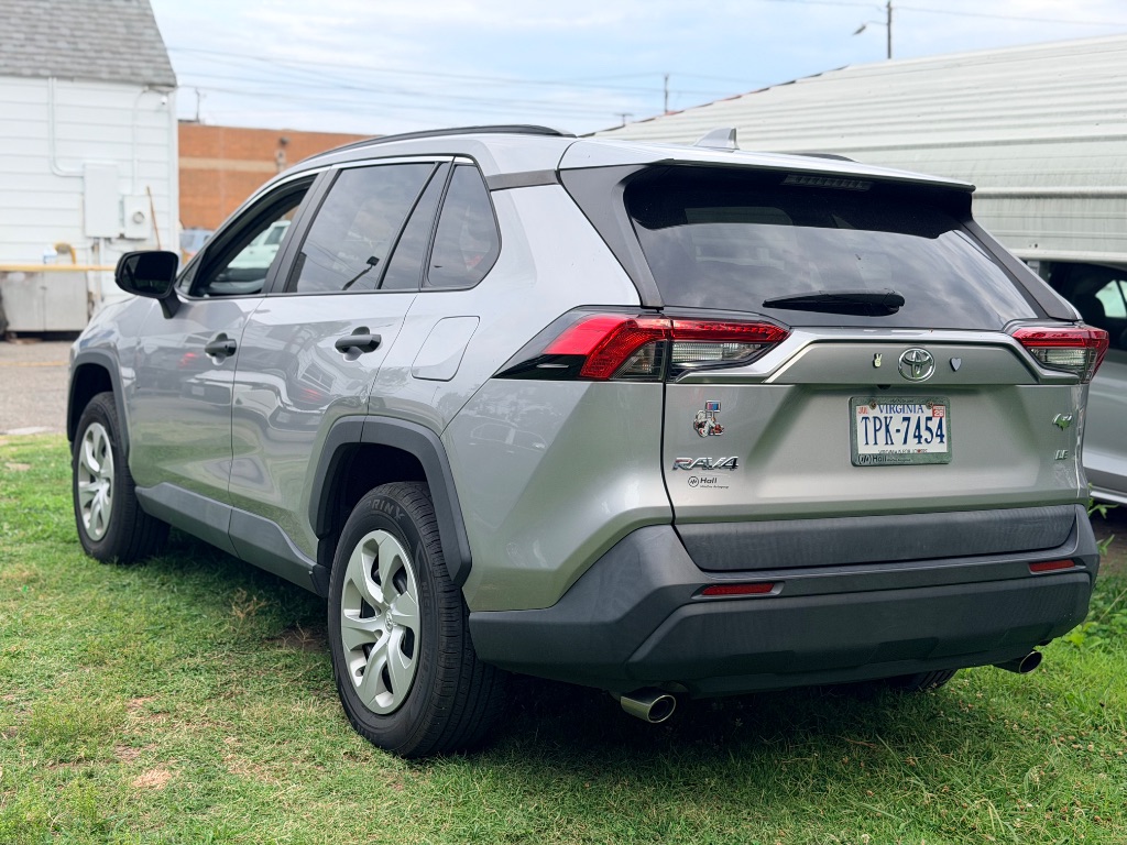 2021 Toyota RAV4 LE - Photo 7