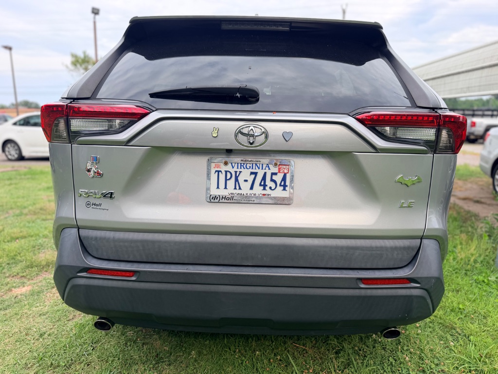 2021 Toyota RAV4 LE - Photo 6
